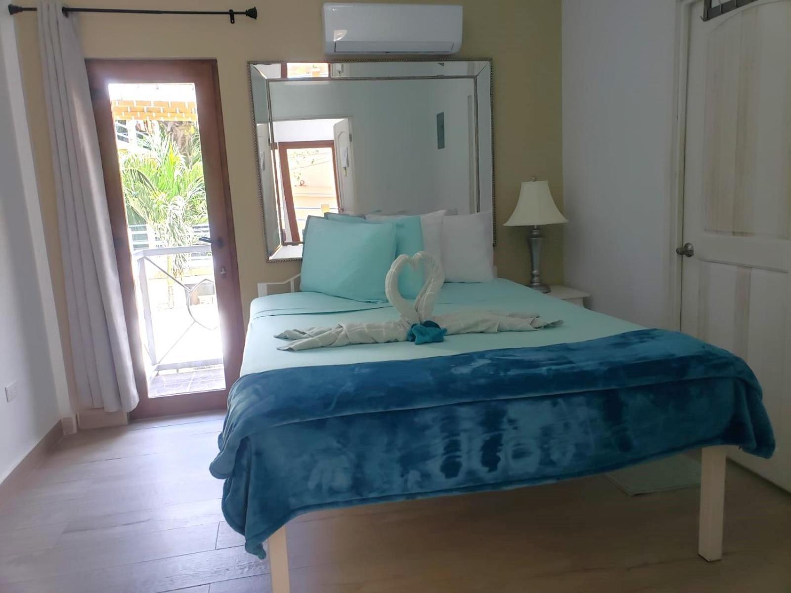 Beach Club Condos At Popeyes Cayo Caulker Exterior foto