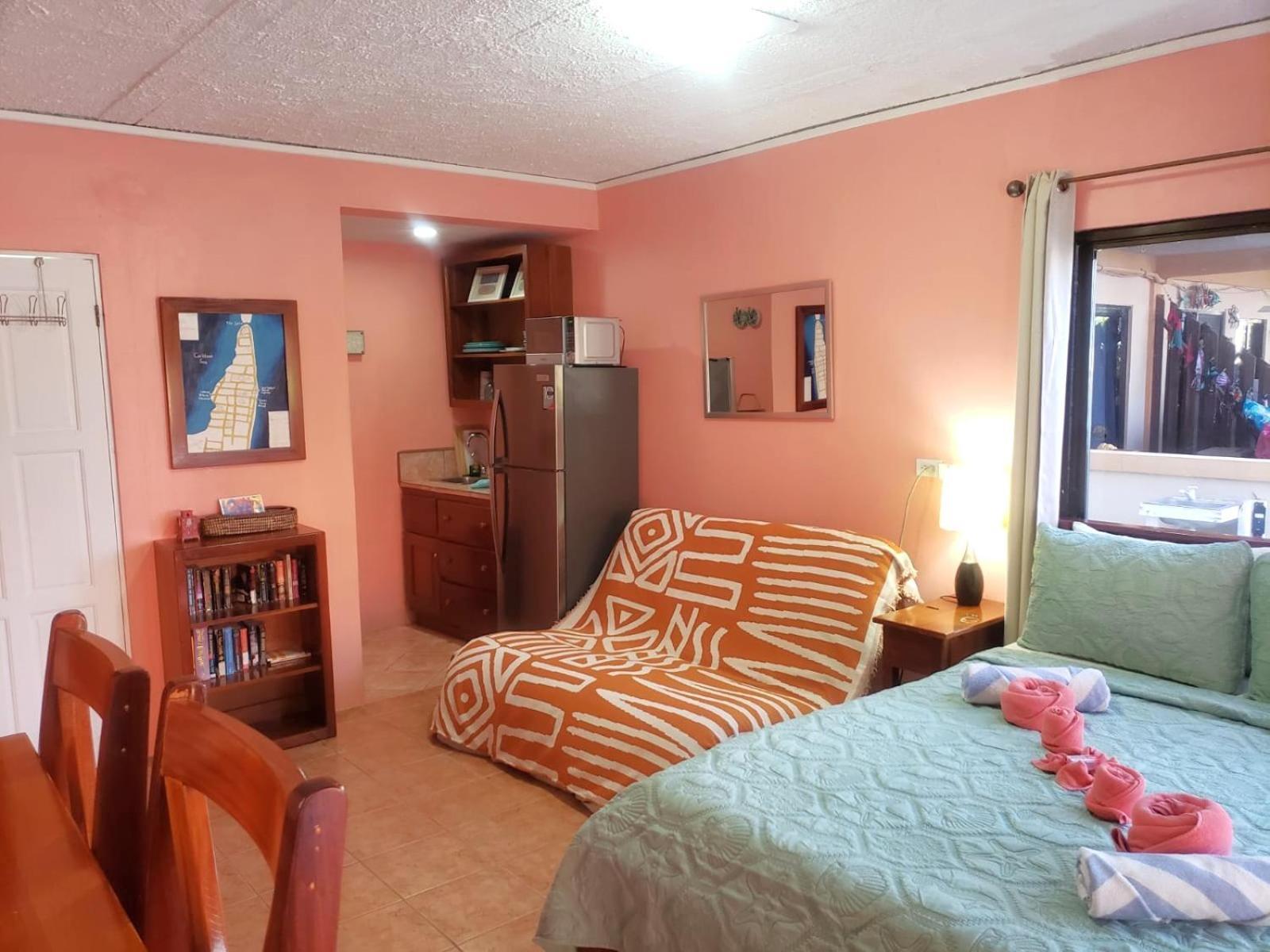 Beach Club Condos At Popeyes Cayo Caulker Exterior foto