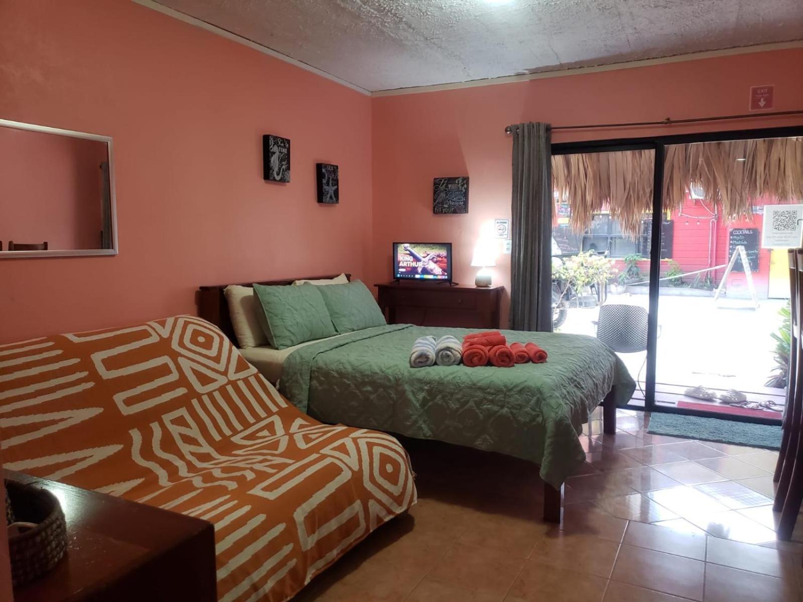 Beach Club Condos At Popeyes Cayo Caulker Exterior foto